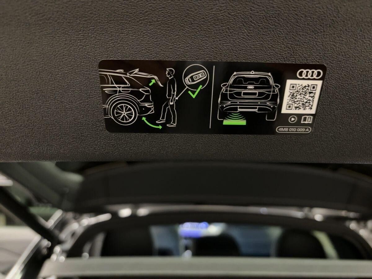 Audi Q3 TFSI quattro S tronic Audi Q3 TFSI quattro S tronic