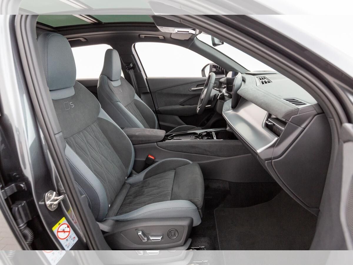 Audi Q3 e-hybrid S tronic Audi Q3 e-hybrid S tronic