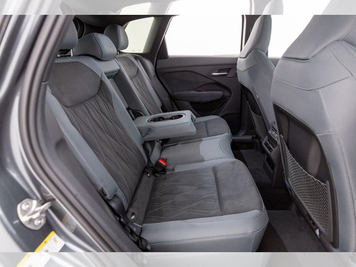 Audi Q3 e-hybrid S tronic Audi Q3 e-hybrid S tronic