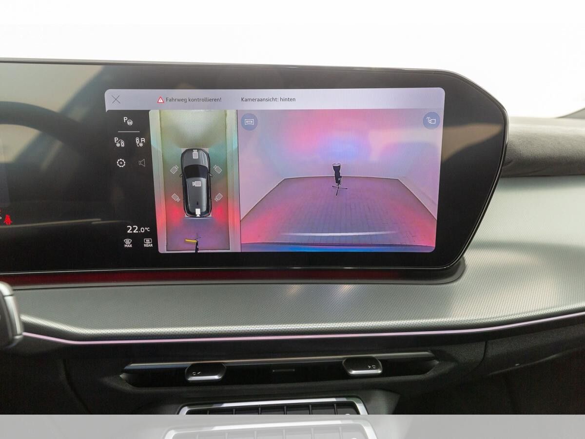 Audi Q3 e-hybrid S tronic Audi Q3 e-hybrid S tronic