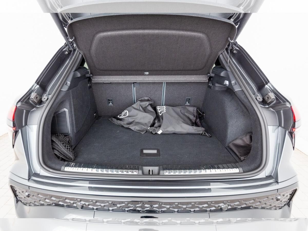 Audi Q3 e-hybrid S tronic Audi Q3 e-hybrid S tronic