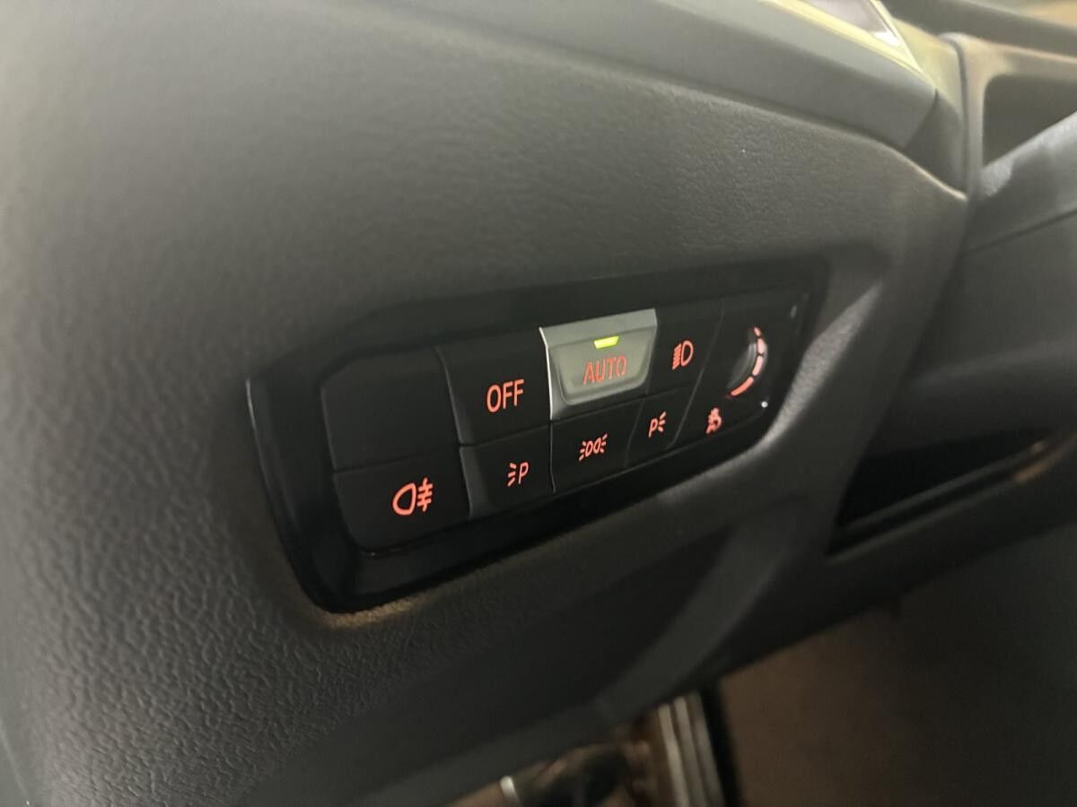 BMW 230 i Coupé M Sportpaket+17ZL+LED+PREMIUNPAKET+NAVI+KAMERA+SIHZ+HIFI+