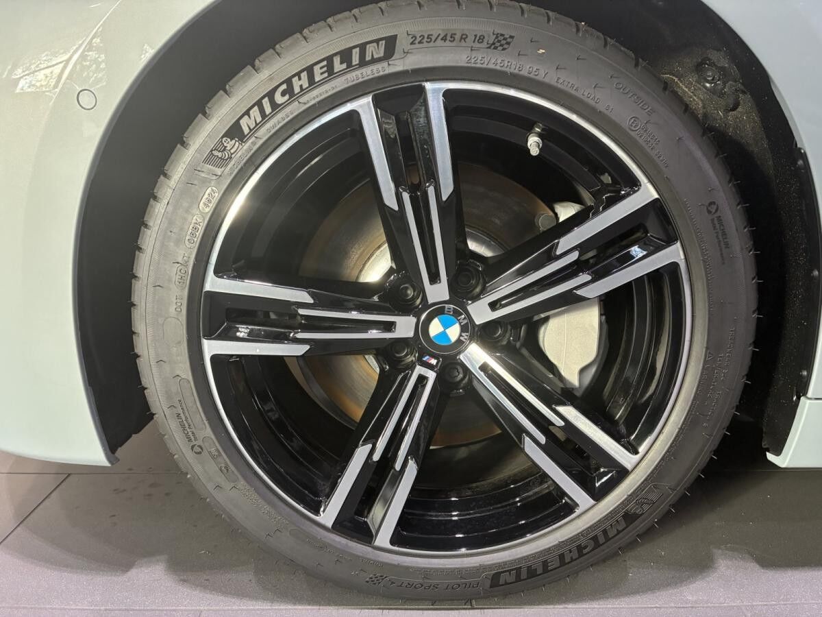 BMW 230 i Coupé M Sportpaket+17ZL+LED+PREMIUNPAKET+NAVI+KAMERA+SIHZ+HIFI+