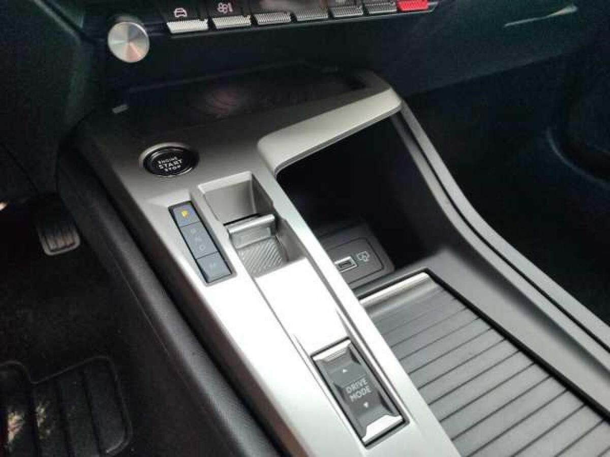 Peugeot 408 HYBRID 145 e-DSC6 Allure