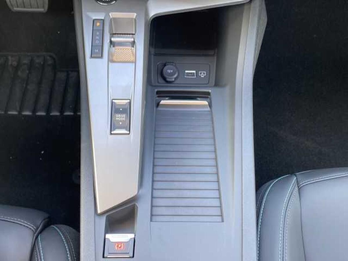 Peugeot 408 HYBRID 145 e-DSC6 Allure