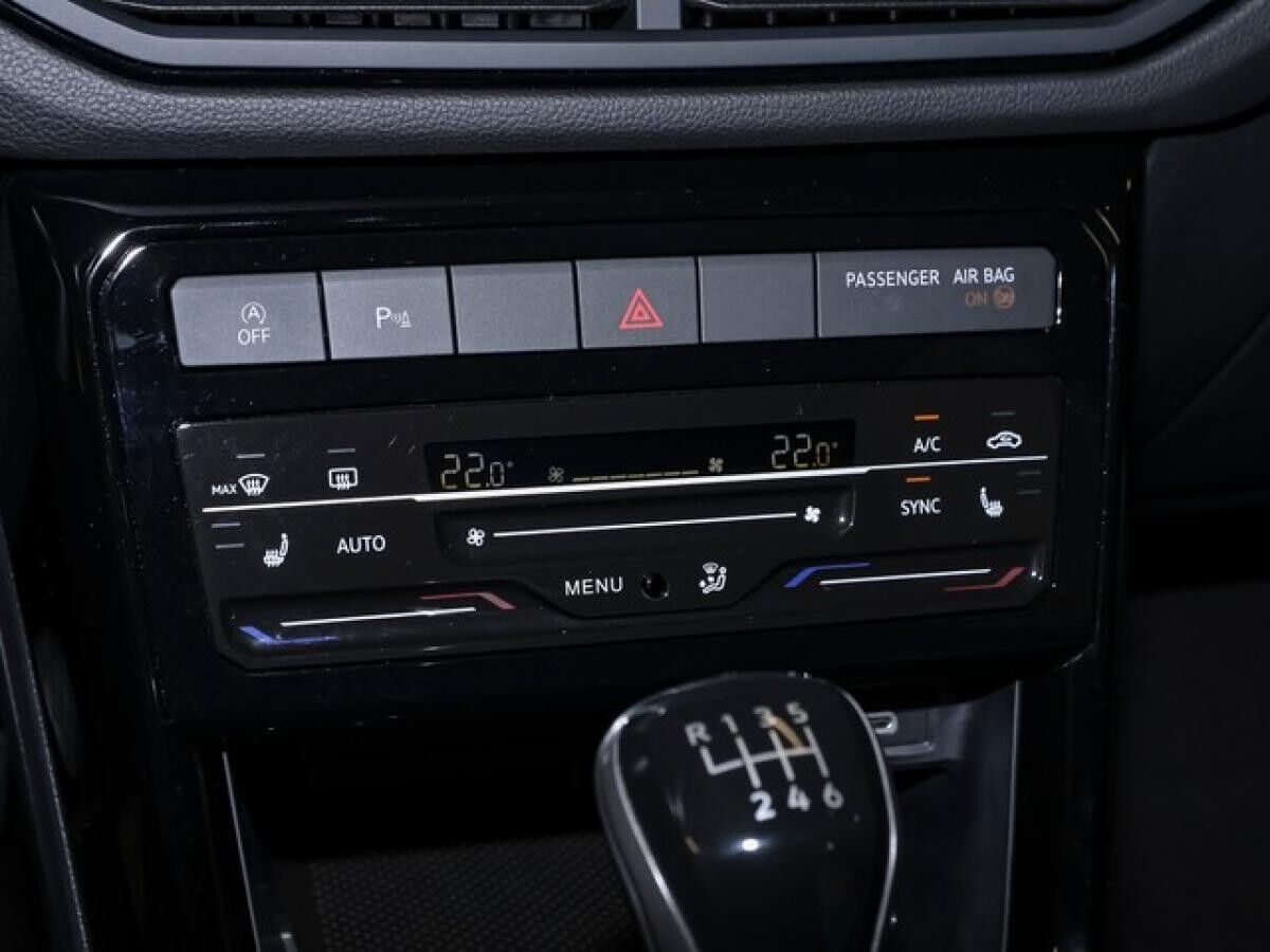 Volkswagen T-Cross 1.0TSi Life Navi R-Kamera ACC Alu Sitzheiz. Parkpilot