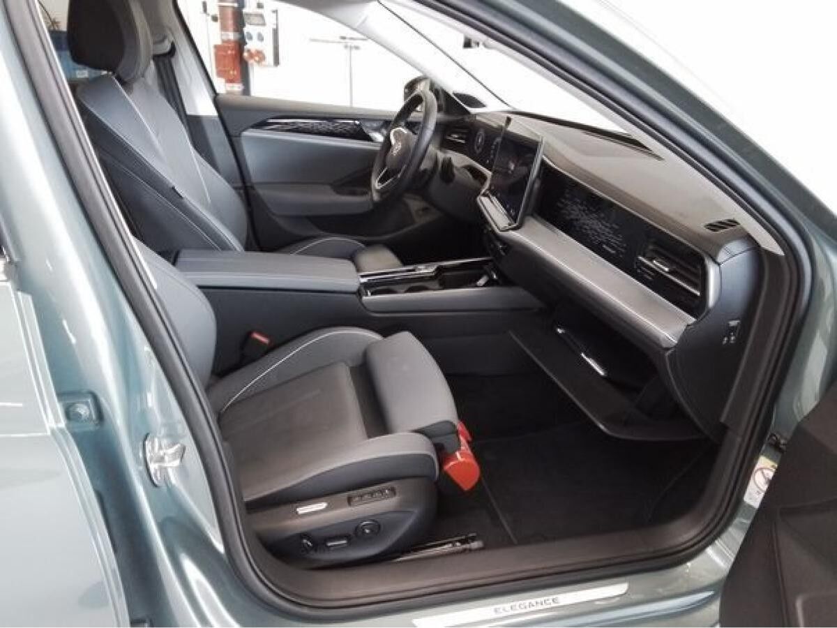 Volkswagen Passat Variant ELEGANCE 2.0TDI DSG 4M NP.74T ACC.5J-G.AHK.AREA-VIEW.NAVI.HARMAN.HUD