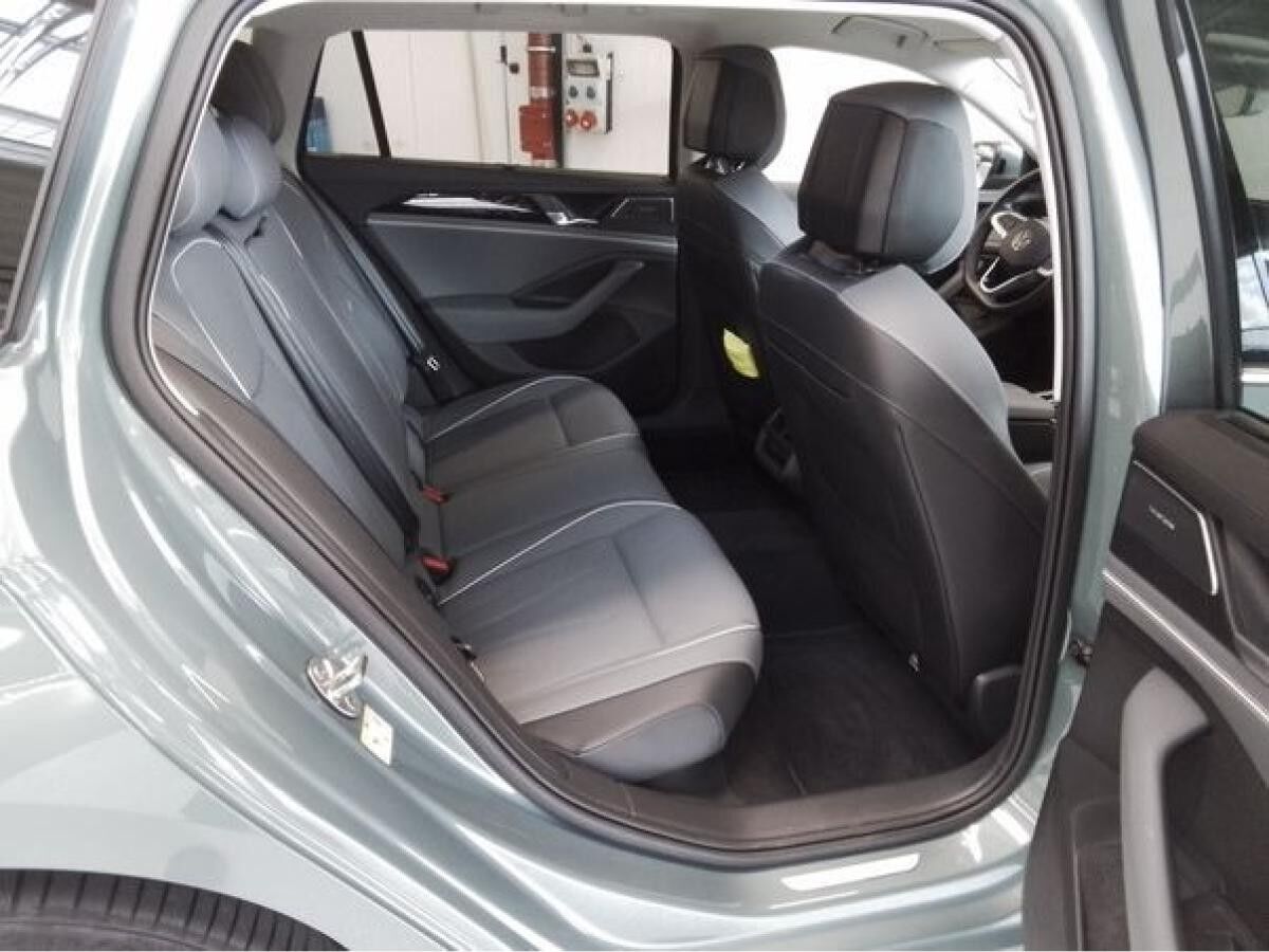 Volkswagen Passat Variant ELEGANCE 2.0TDI DSG 4M NP.74T ACC.5J-G.AHK.AREA-VIEW.NAVI.HARMAN.HUD