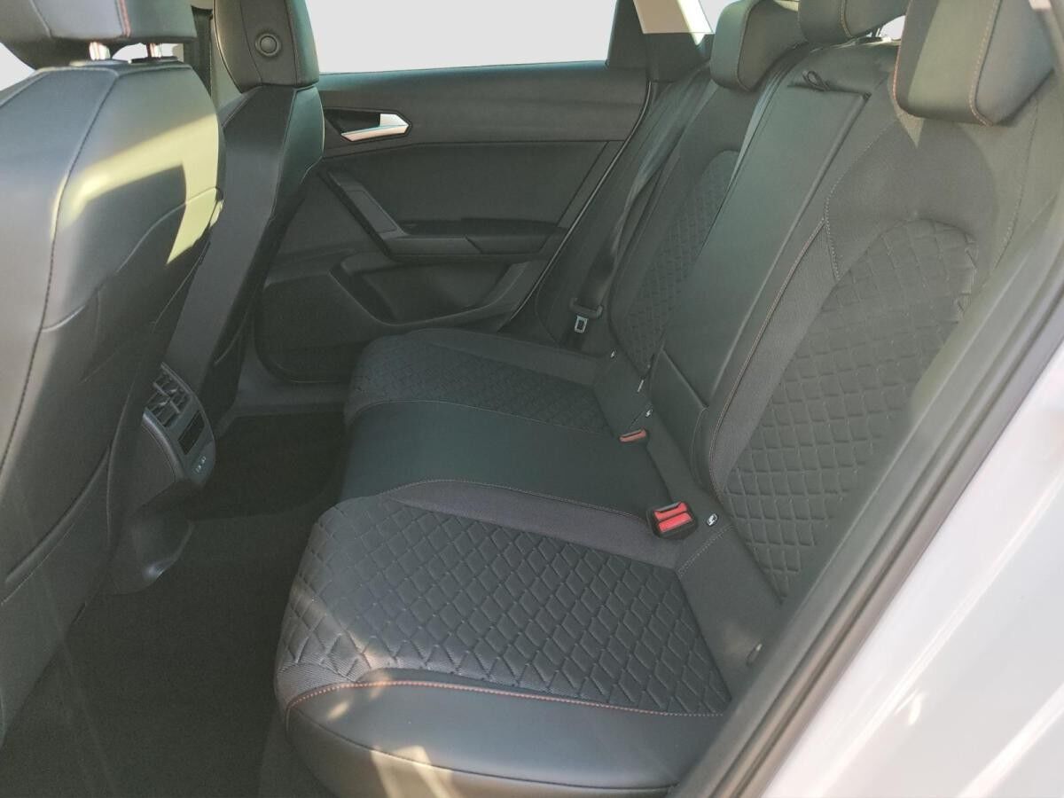 Seat Leon Sportstourer FR-Line 1.5 eTSI Convenience Visio+ MATRIX