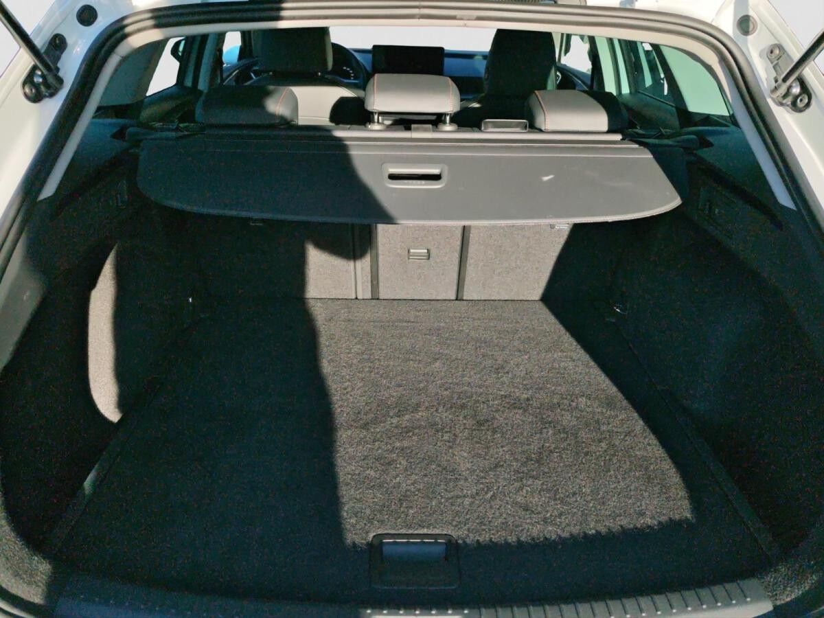 Seat Leon Sportstourer FR-Line 1.5 eTSI Convenience Visio+ MATRIX