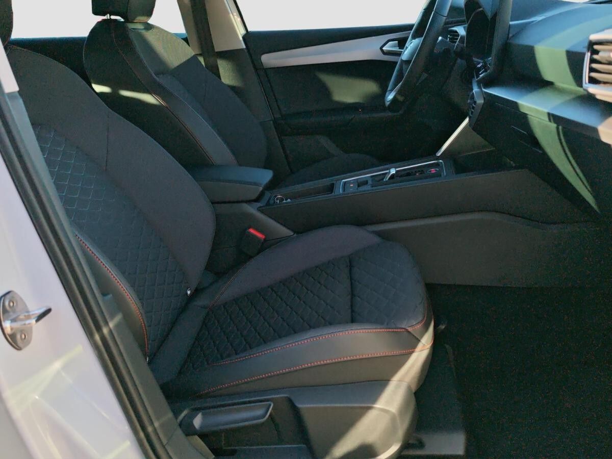 Seat Leon Sportstourer FR-Line 1.5 eTSI Convenience Visio+ MATRIX