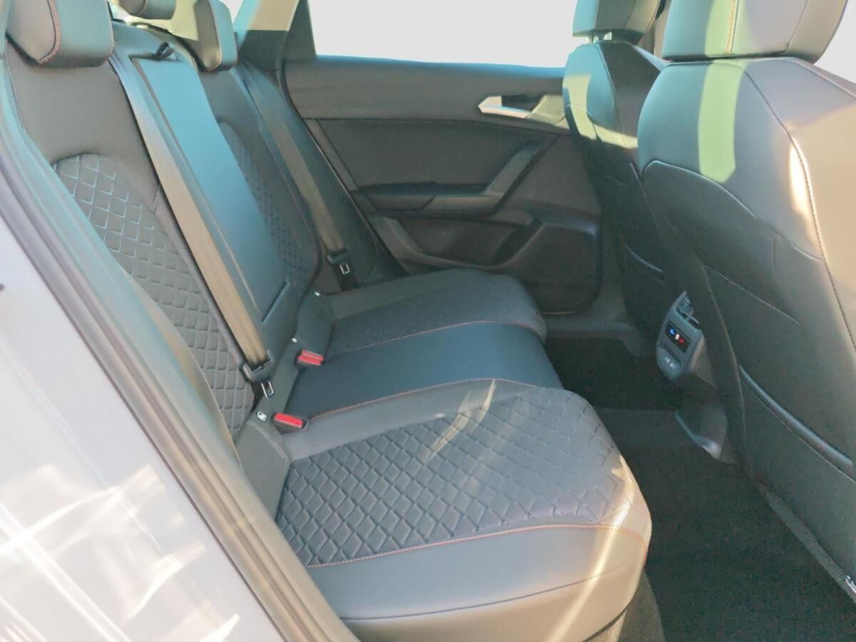 Seat Leon Sportstourer FR-Line 1.5 eTSI Convenience Visio+ MATRIX