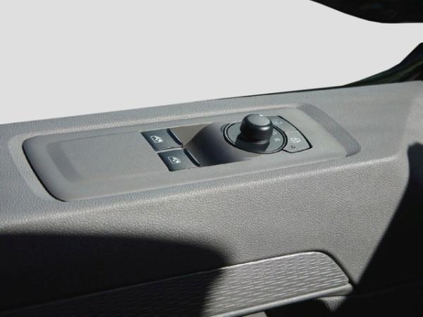 Volkswagen Transporter Kastenwagen mit L-Trennwand 2,0 l TDI 6-Gang Radst. 3100 mm 2.0 TDI L-Trennwand KR VAL
