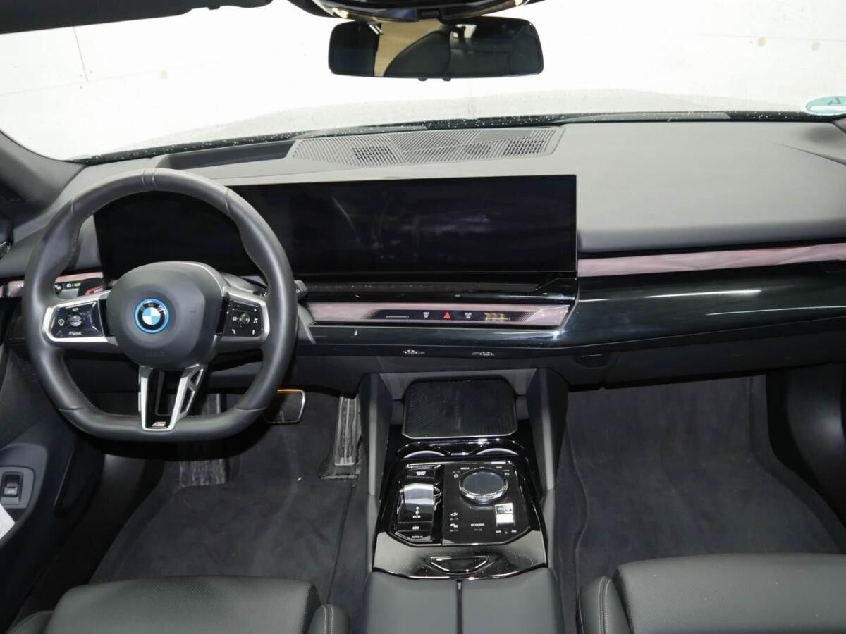 BMW i5 eDrive40 Touring/M-Sport/Pano./360°/B&W/Autobahn./Shz.hinten