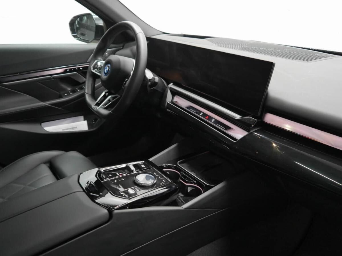 BMW i5 eDrive40 Touring/M-Sport/Pano./360°/B&W/Autobahn./Shz.hinten