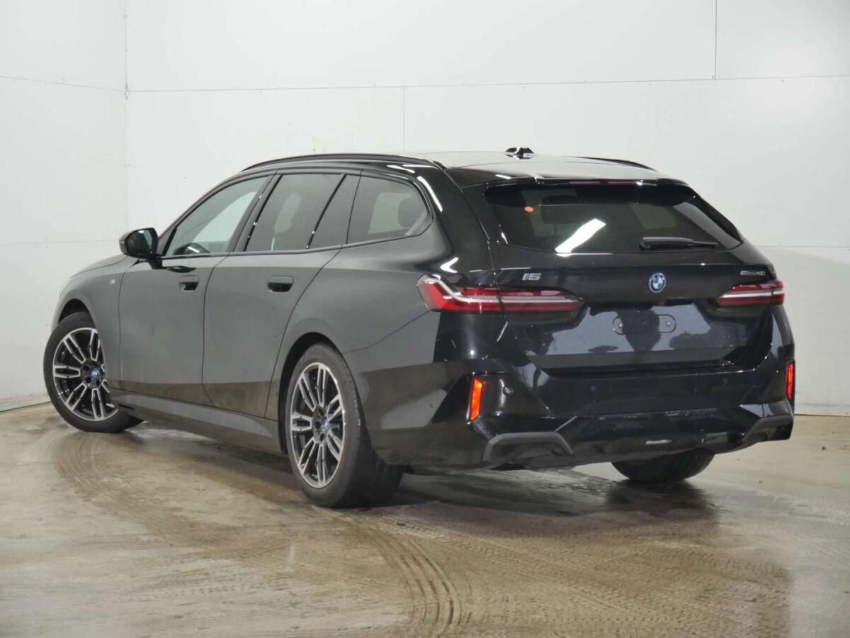 BMW i5 eDrive40 Touring/M-Sport/Pano./360°/B&W/Autobahn./Shz.hinten