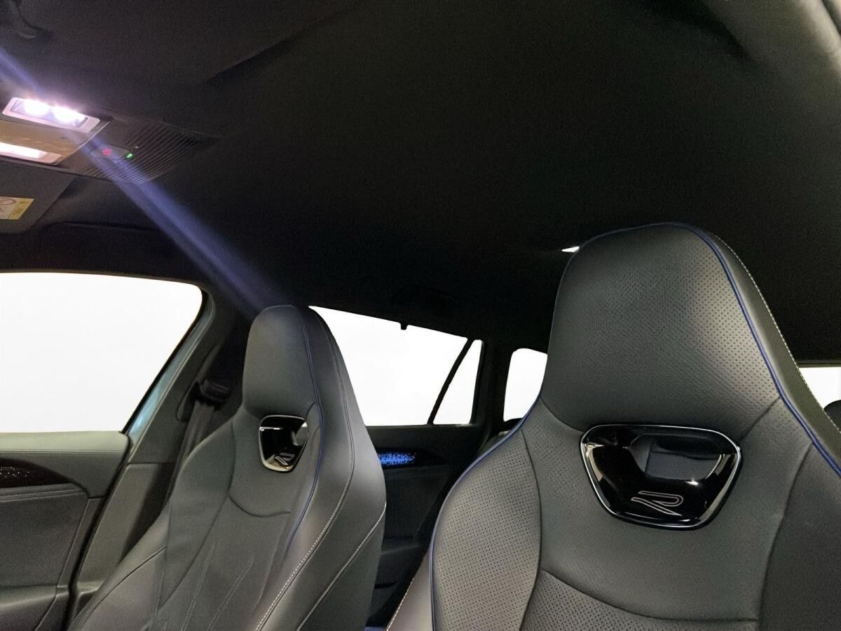 Volkswagen Passat Variant 2.0 TDI 4M R-Line AHK Matrix LM 19" ACC