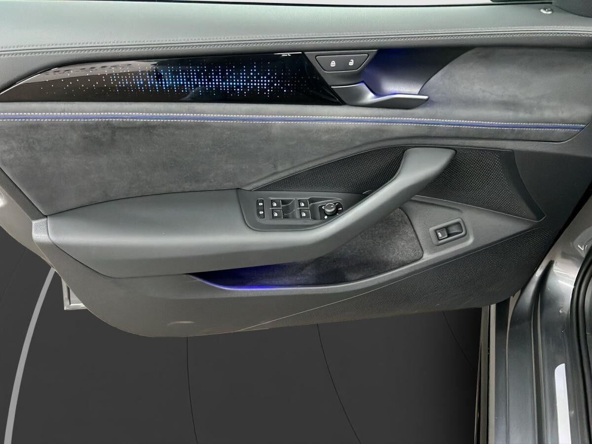 Volkswagen Passat Variant 2.0 TDI 4M R-Line AHK Matrix LM 19" ACC