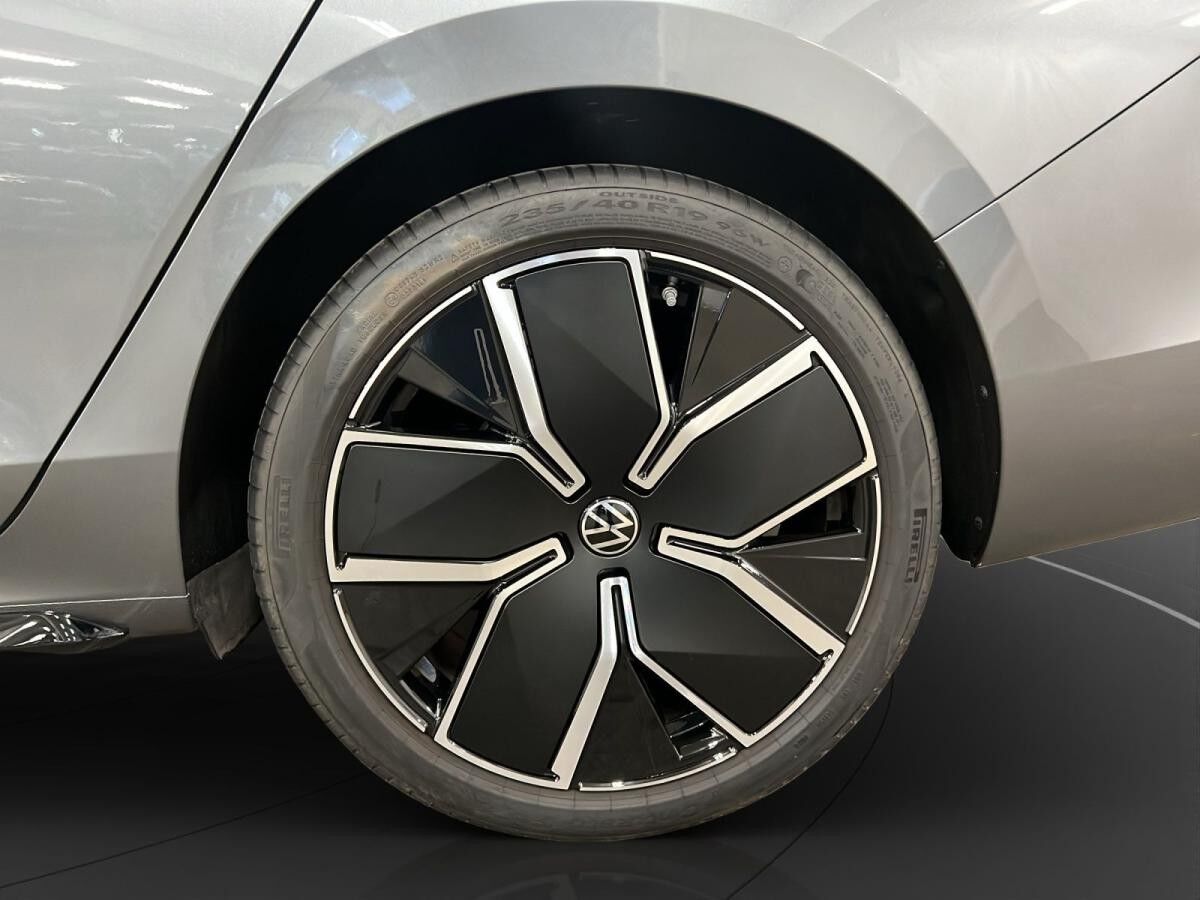 Volkswagen Passat Variant 2.0 TDI 4M R-Line AHK Matrix LM 19" ACC