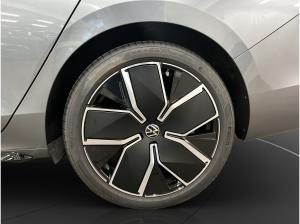 Volkswagen Passat Variant 2.0 TDI 4M R-Line AHK Matrix LM 19" ACC