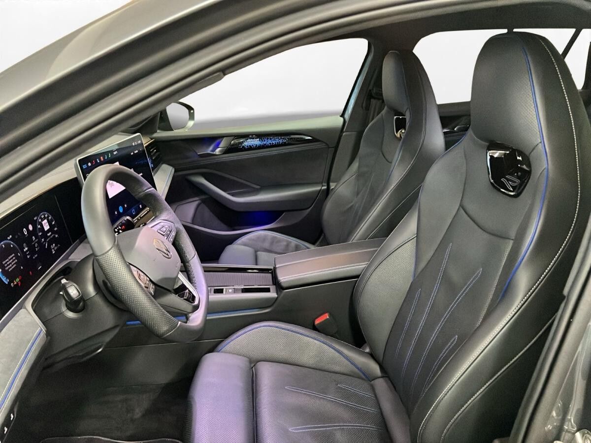 Volkswagen Passat Variant 2.0 TDI 4M R-Line AHK Matrix LM 19" ACC