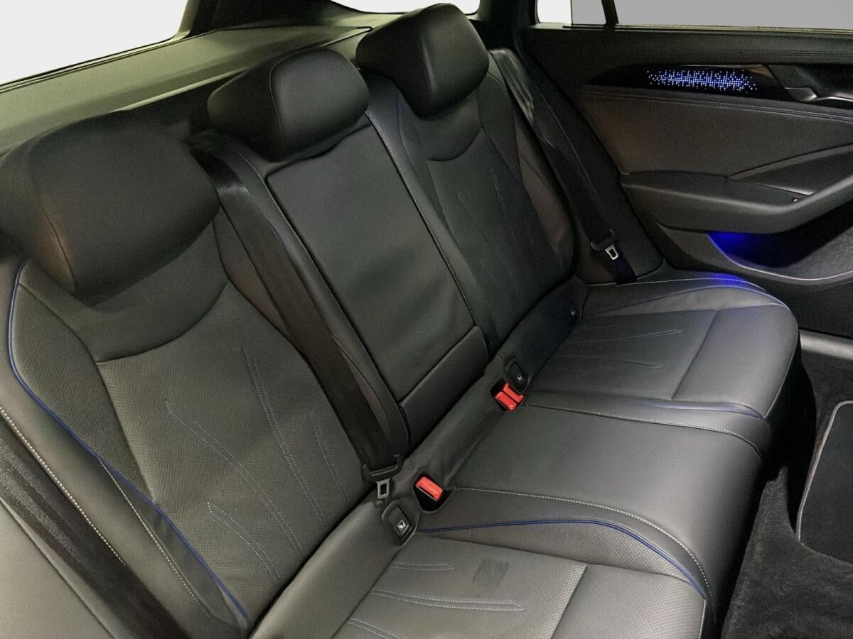 Volkswagen Passat Variant 2.0 TDI 4M R-Line AHK Matrix LM 19" ACC