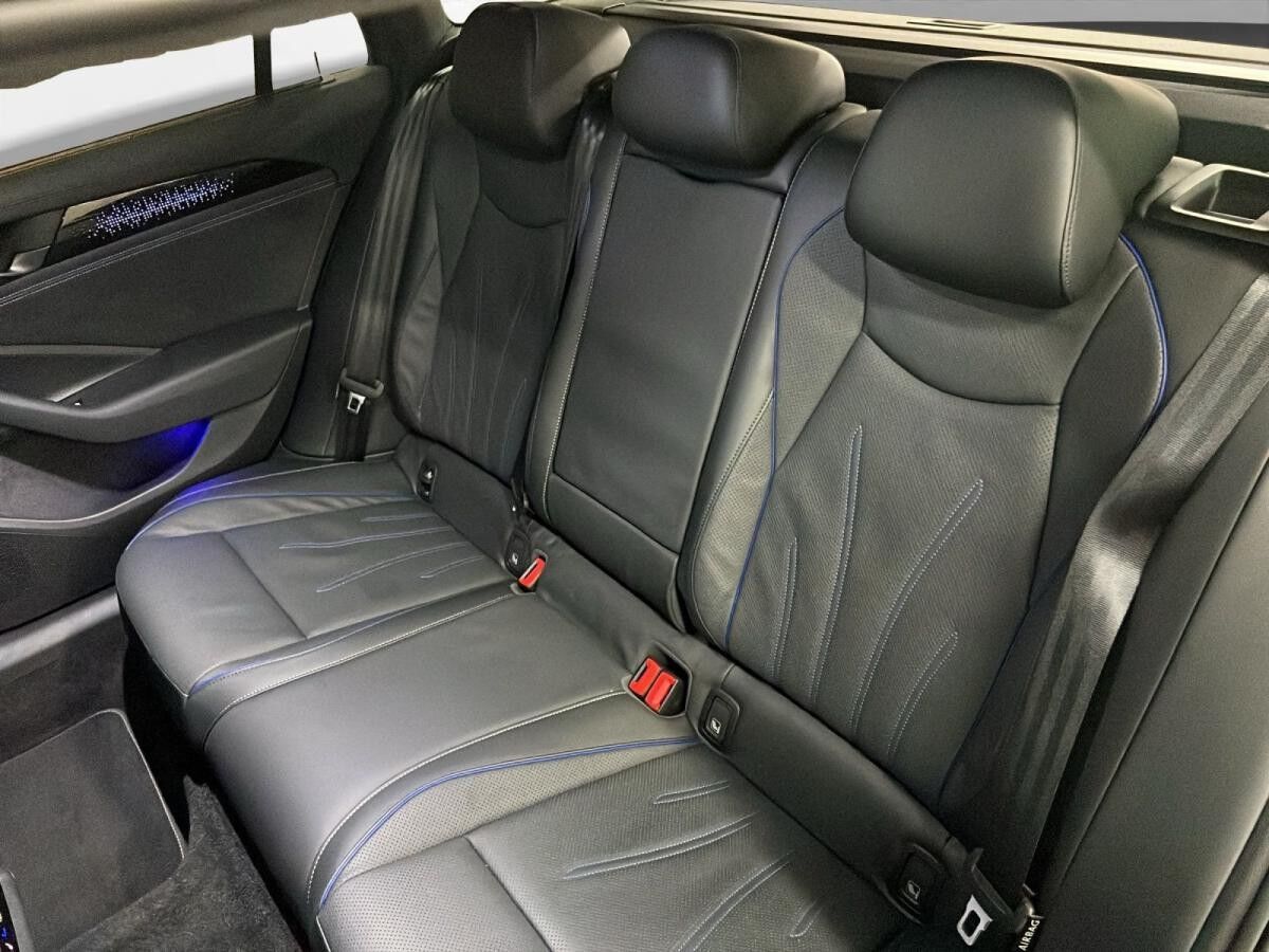 Volkswagen Passat Variant 2.0 TDI 4M R-Line AHK Matrix LM 19" ACC