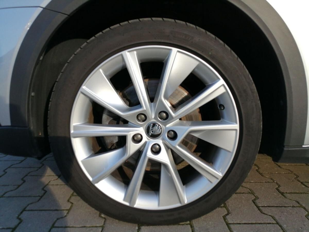 Skoda Octavia Combi Scout 2.0 TSI 4x4 DSG Matrix ACC