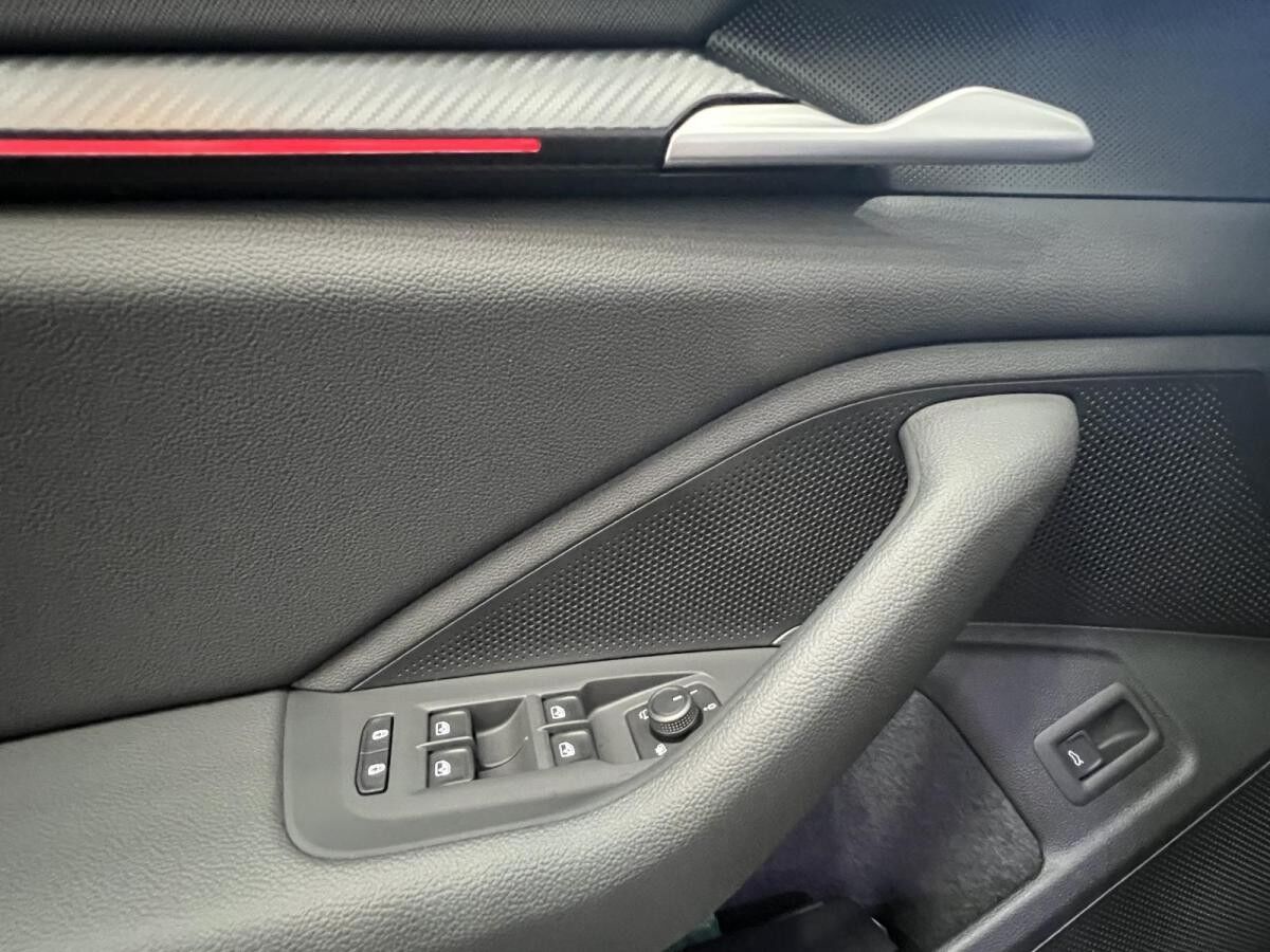 Skoda Superb Combi 265PS 4x4 Vollausstattung! Alle Extras! Sofort!