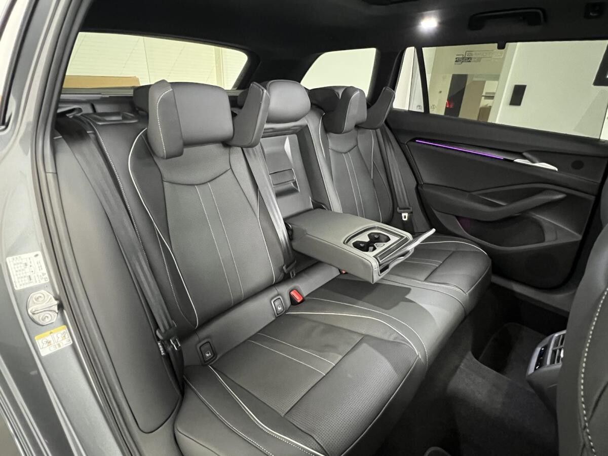 Skoda Superb Combi 265PS 4x4 Vollausstattung! Alle Extras! Sofort!