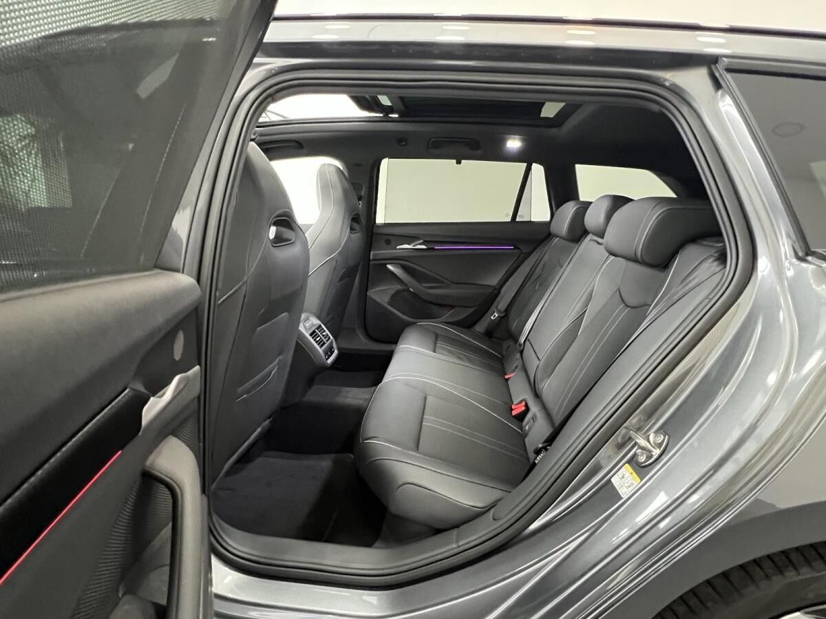 Skoda Superb Combi 265PS 4x4 Vollausstattung! Alle Extras! Sofort!