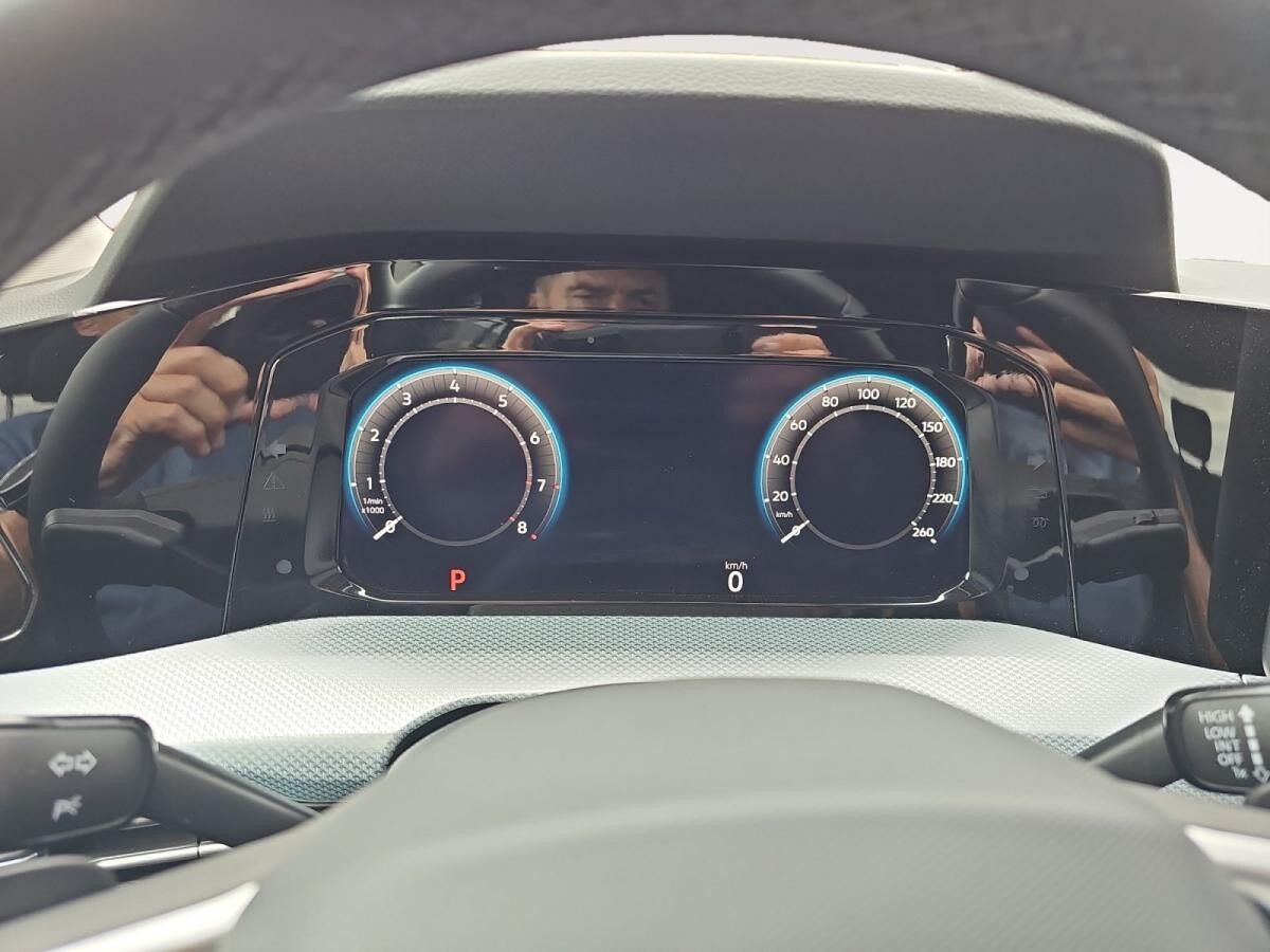 Volkswagen Golf VIII 1.5 eTSI W Goal ACC AUT Akustikglas