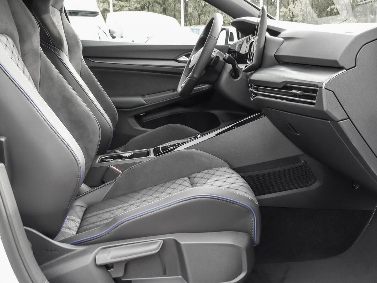 Volkswagen Golf 1.5 eTSI R-Line