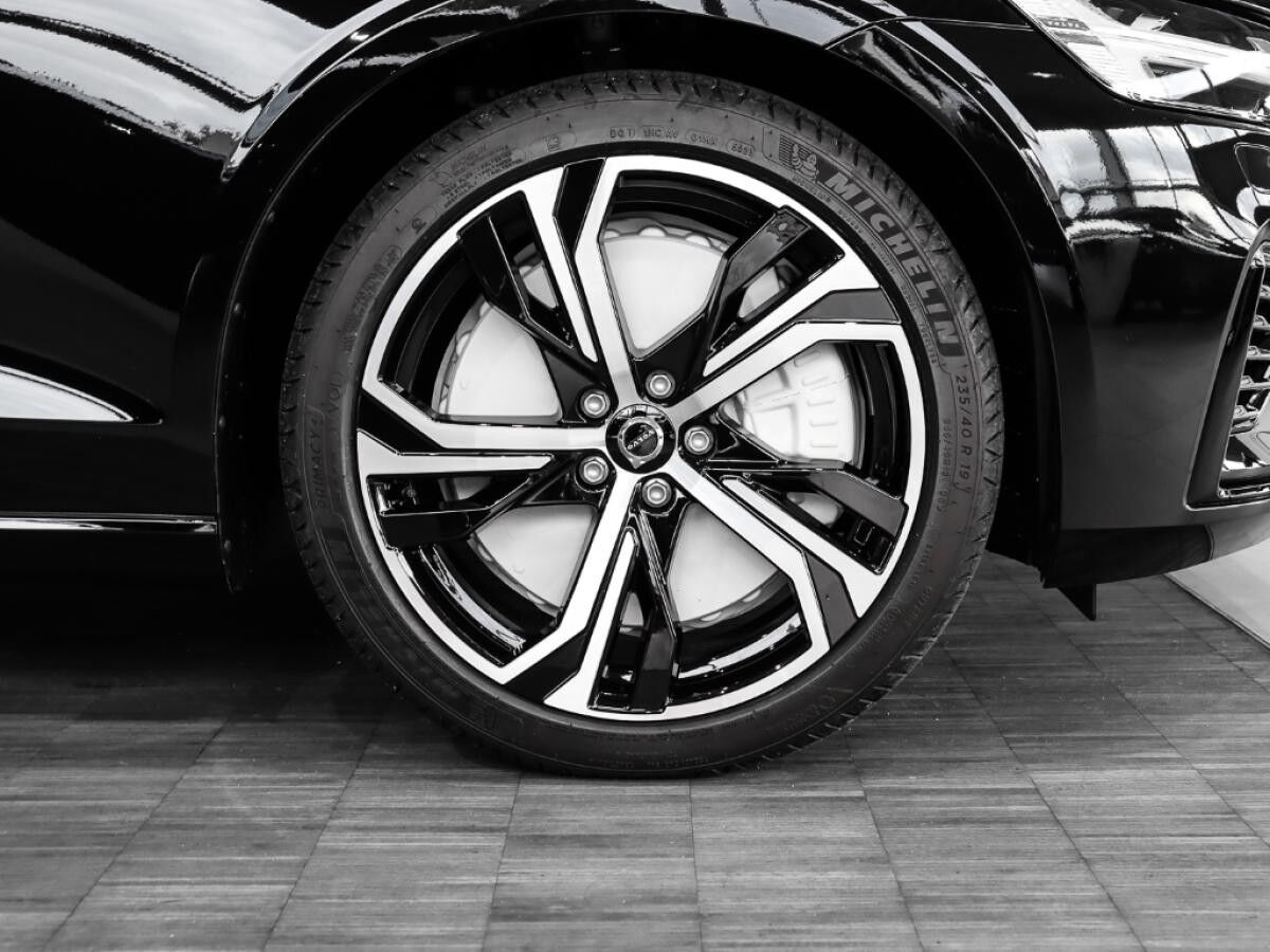 Volvo V60 T8 Recharge Ultimate Dark *AHK*