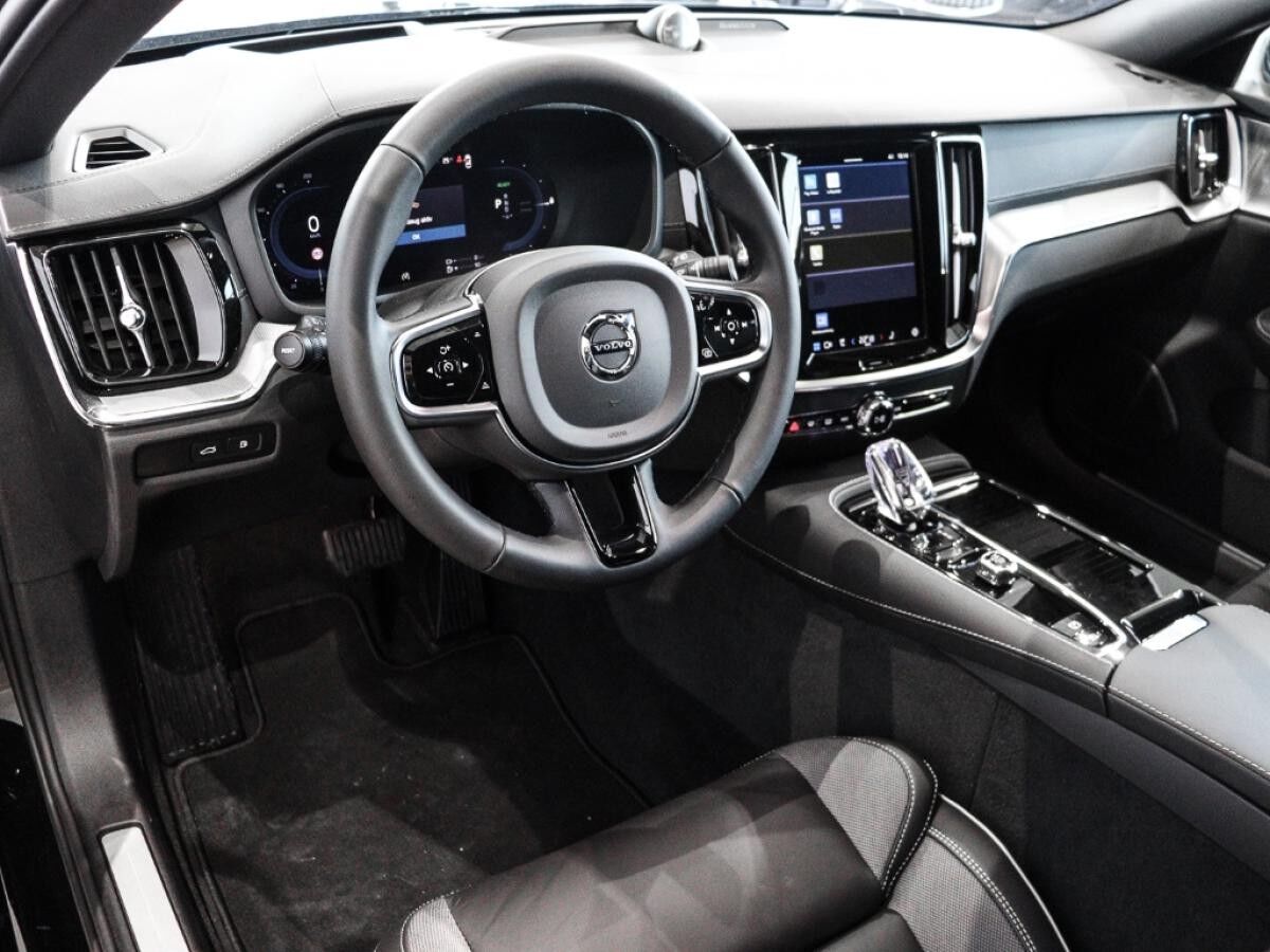 Volvo V60 T8 Recharge Ultimate Dark *AHK*
