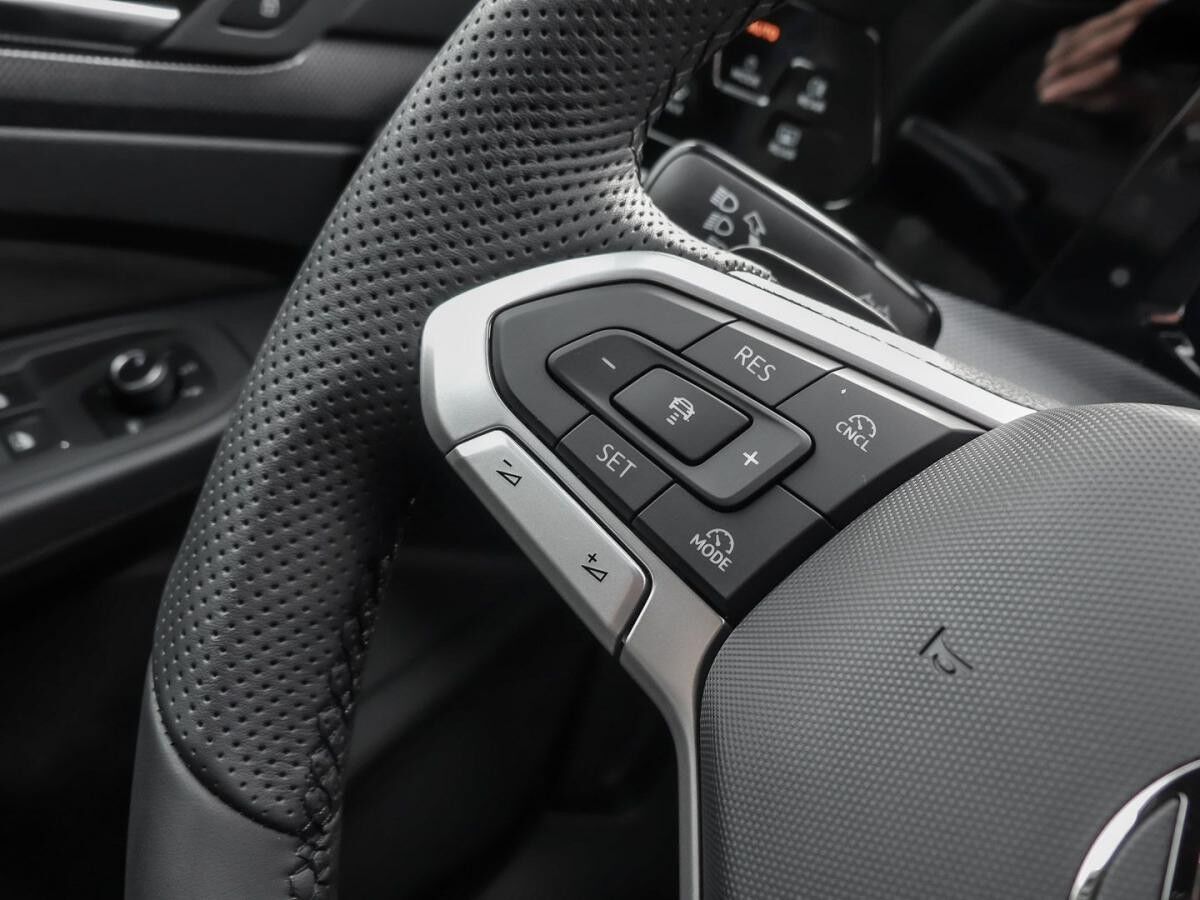 Volkswagen Golf 1.5 eTSI R-Line