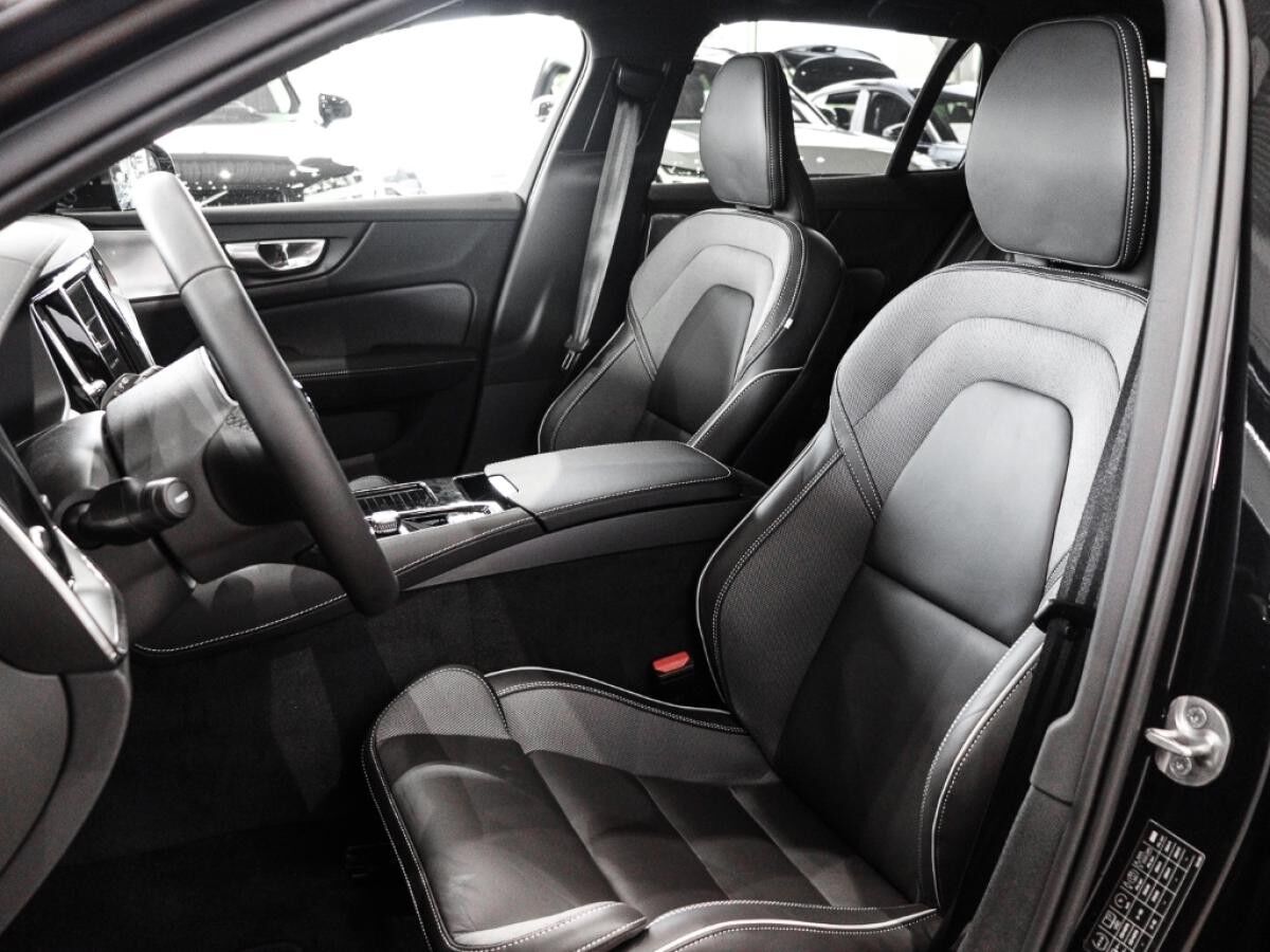 Volvo V60 T8 Recharge Ultimate Dark *AHK*