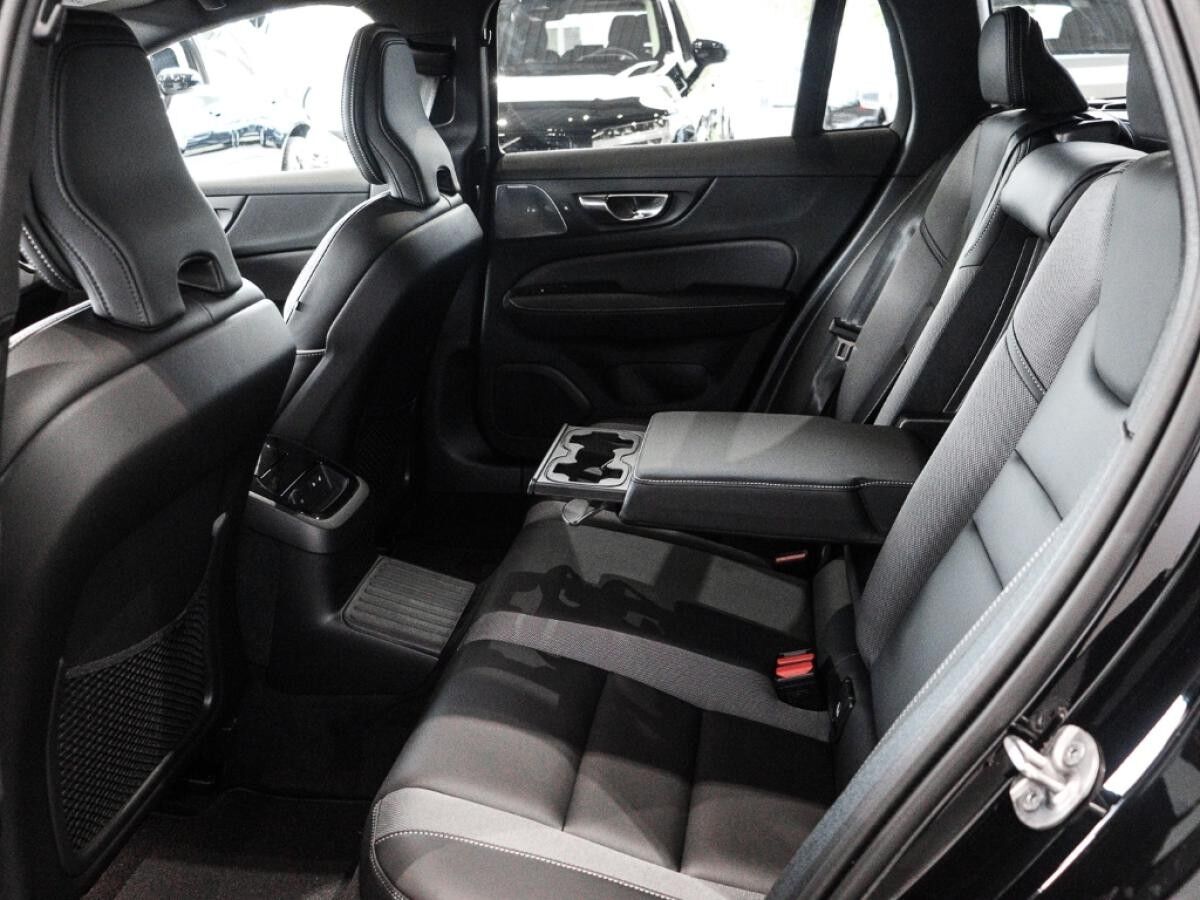 Volvo V60 T8 Recharge Ultimate Dark *AHK*