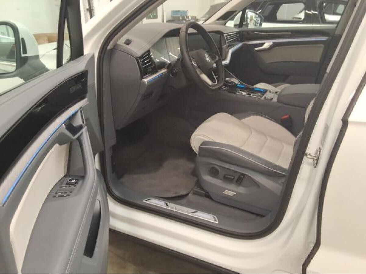 Volkswagen Touareg ELEGANCE 3.0TDI 4M NP:104TEUR STANDHZG.LEDER.ALLRADLENKUNG