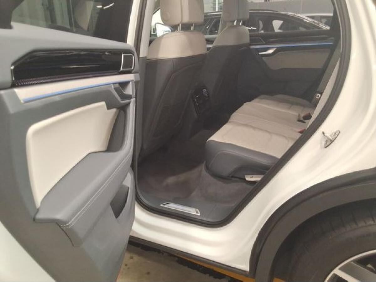 Volkswagen Touareg ELEGANCE 3.0TDI 4M NP:104TEUR STANDHZG.LEDER.ALLRADLENKUNG