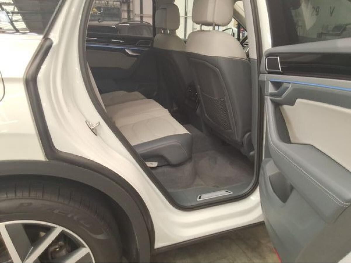 Volkswagen Touareg ELEGANCE 3.0TDI 4M NP:104TEUR STANDHZG.LEDER.ALLRADLENKUNG