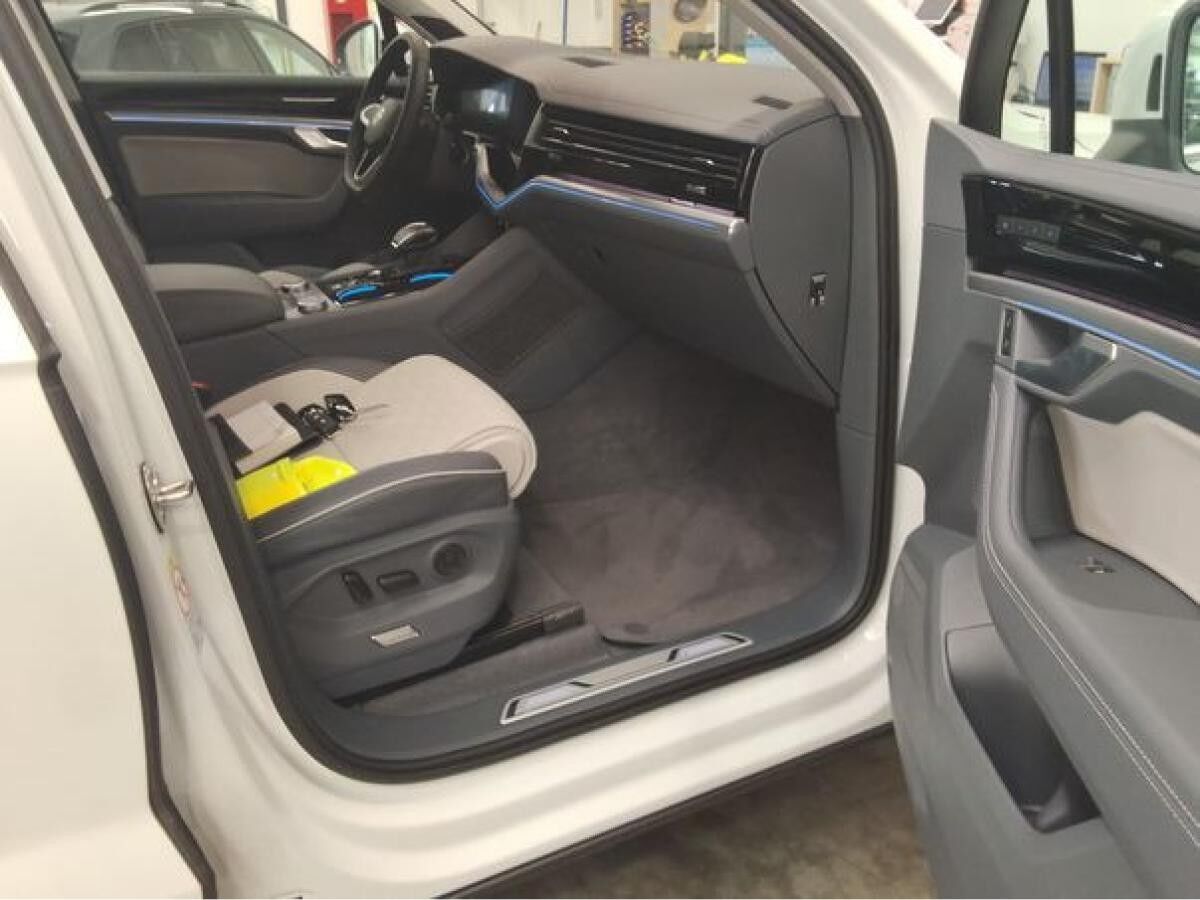 Volkswagen Touareg ELEGANCE 3.0TDI 4M NP:104TEUR STANDHZG.LEDER.ALLRADLENKUNG