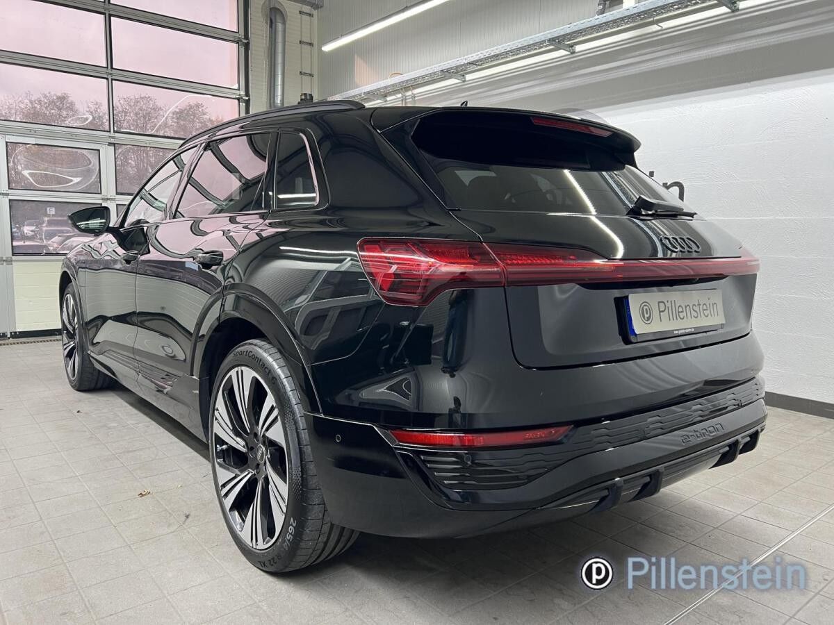 Audi Q8 e-tron 55 S-LINE BLACK AHK+PANO+NP120TEUR+VOL