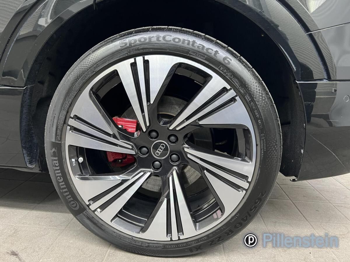 Audi Q8 e-tron 55 S-LINE BLACK AHK+PANO+NP120TEUR+VOL