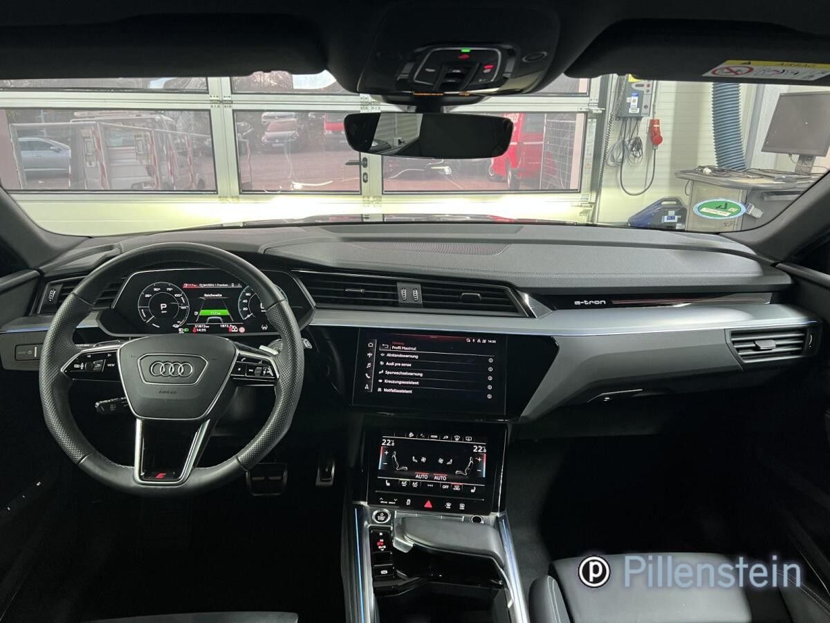 Audi Q8 e-tron 55 S-LINE BLACK AHK+PANO+NP120TEUR+VOL