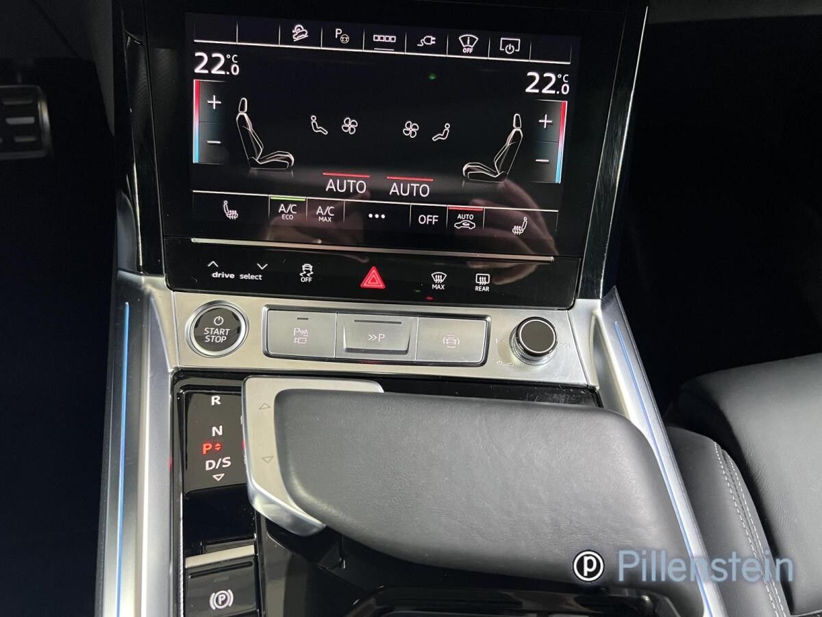 Audi Q8 e-tron 55 S-LINE BLACK AHK+PANO+NP120TEUR+VOL