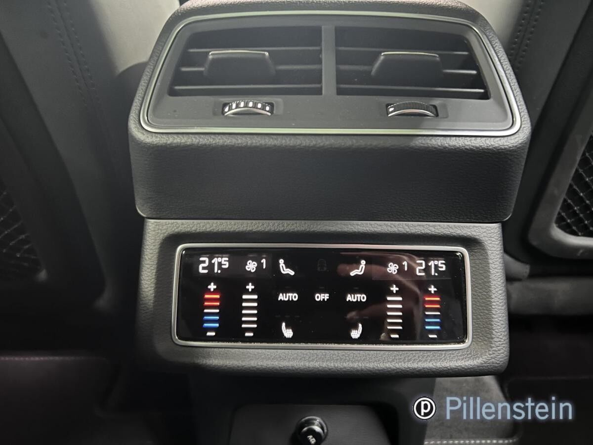 Audi Q8 e-tron 55 S-LINE BLACK AHK+PANO+NP120TEUR+VOL