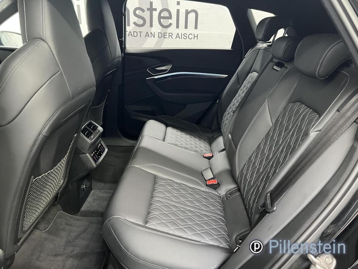 Audi Q8 e-tron 55 S-LINE BLACK AHK+PANO+NP120TEUR+VOL