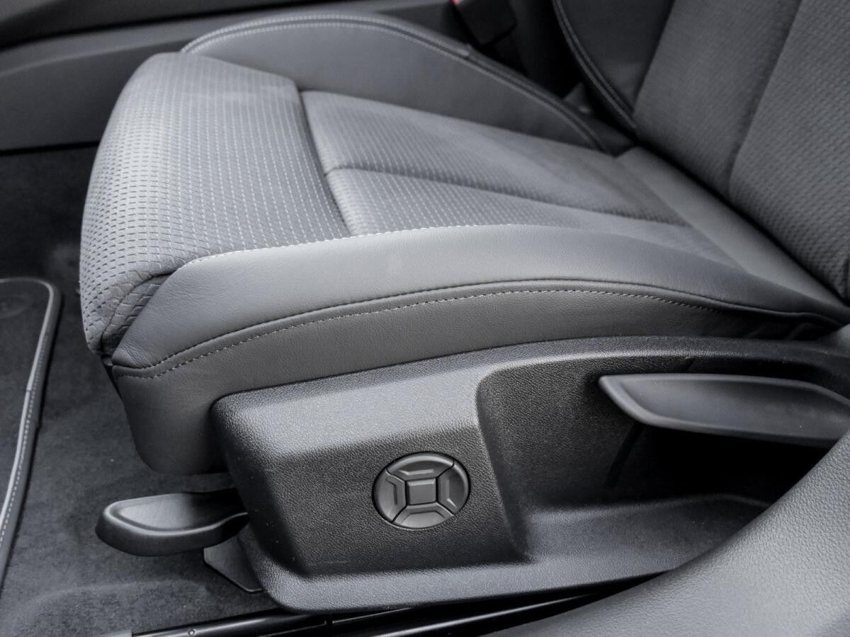 Audi A6 Avant S-LIne 40 TDI quattro S tronic AHK Optikp. schwarz Matrix NP 86.000