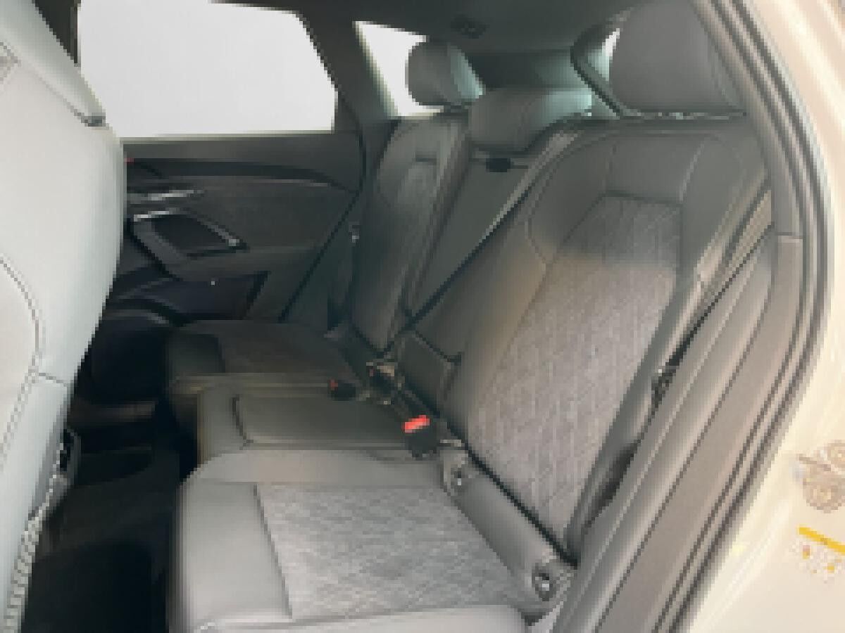 Audi Q5 Edition One, Tech Plus, Assistenzsysteme, Matrix LED